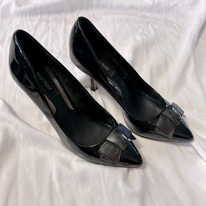 White House Black Market Black Patent Leather Robyn Pump w/ Bow Heels Size 7